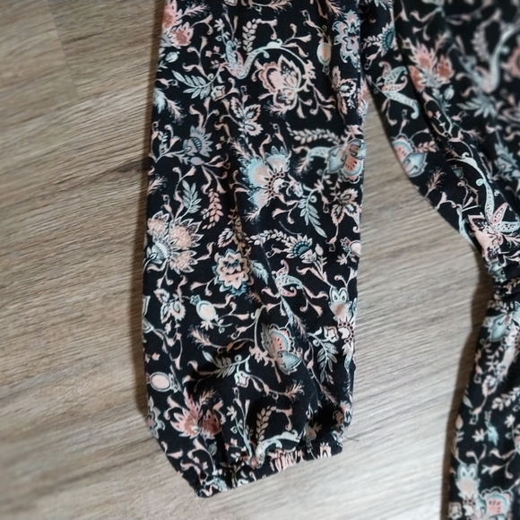 Mossimo Supply Co.Romper Black and Coral Floral Romper Size M - Picture 5 of 6